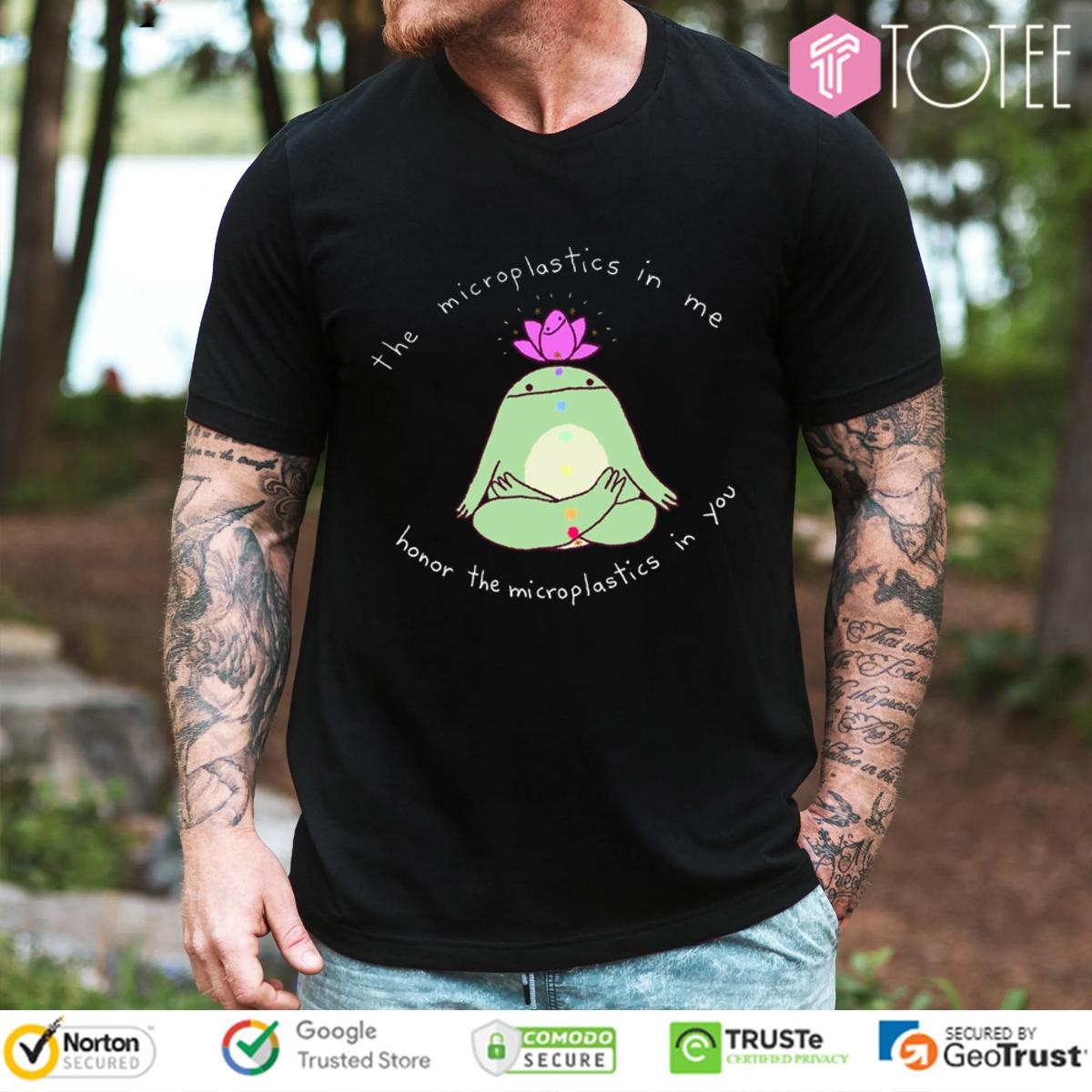 Yoga Frog The Microplastics In Me Horror The Microplastics In You T-shirt